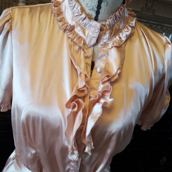 Forever 21 Tops - Forever 21 Satin blouse